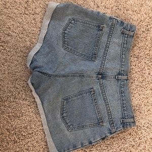 Vintage 90’s No Boundaries High wasted shorts